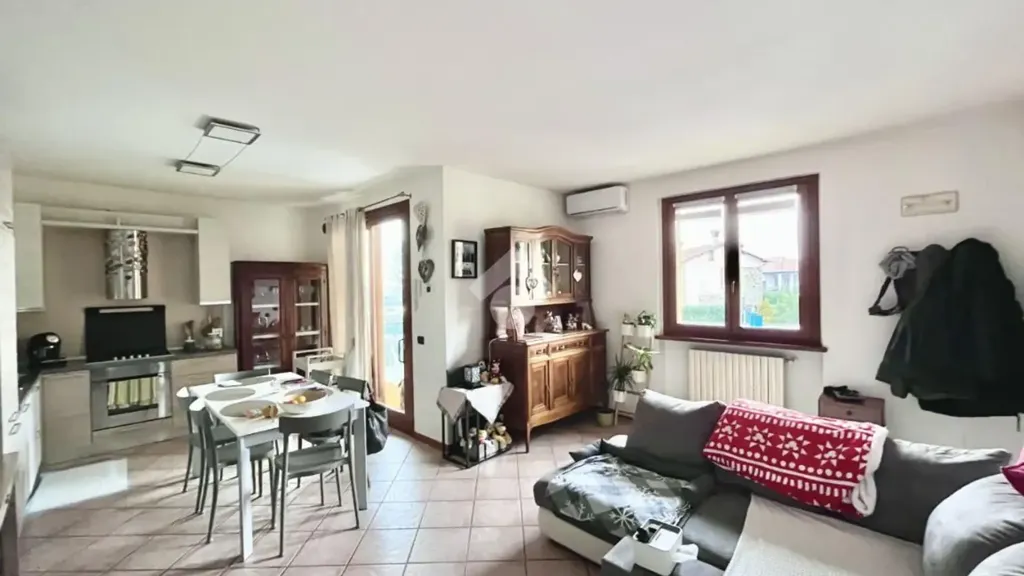 Séjour - Trilocale with Terrace in Adro