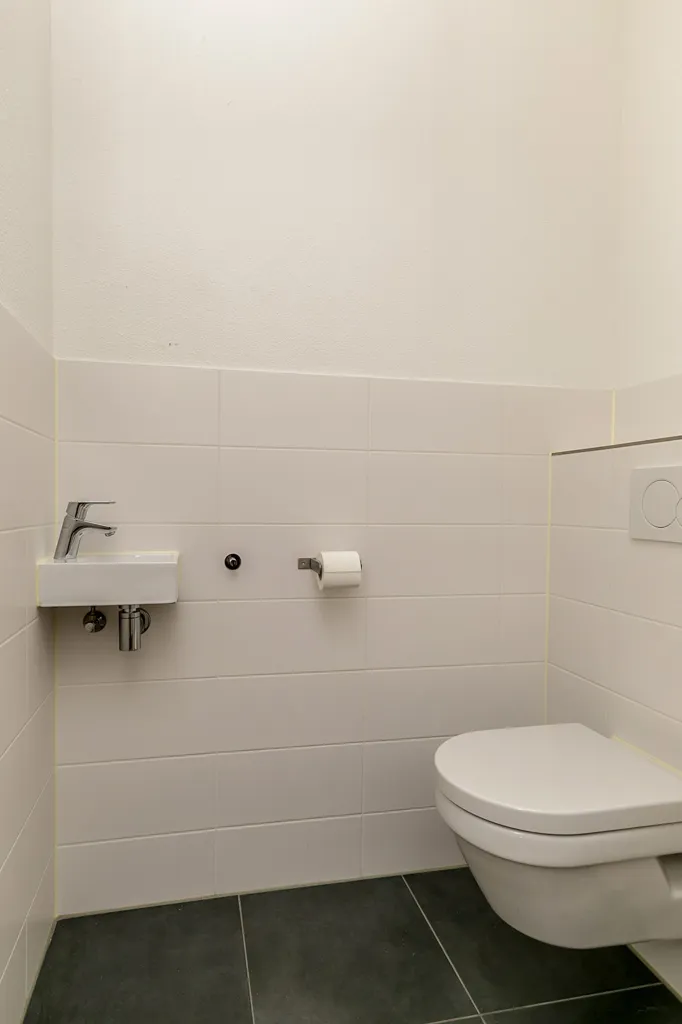 Bathrooms - Waterfront Apartment with Balcony in Tilburg