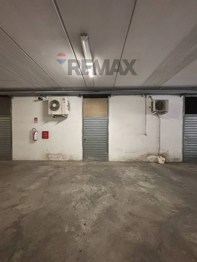 Garage - Warehouse in Exedra Centre, Nuova Florida