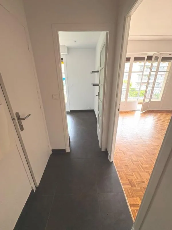 Entrée - Appartement 1 Chambre avec Balcon à Cimiez