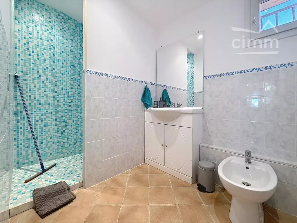 Salles de bain - Villa de Luxe avec Piscine à Aubignan