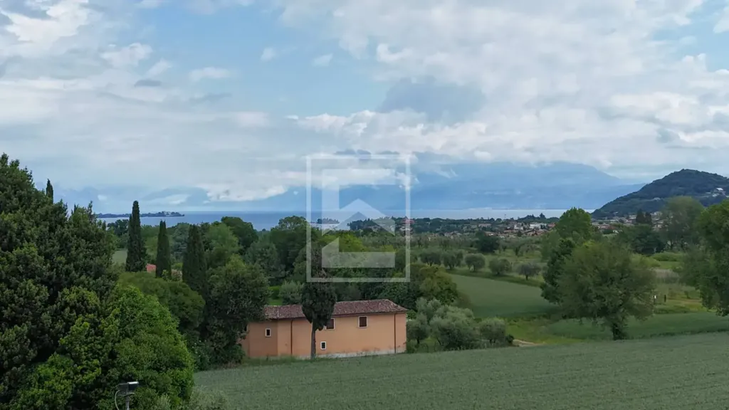 Restored Triplex with Garden View in Manerba del Garda