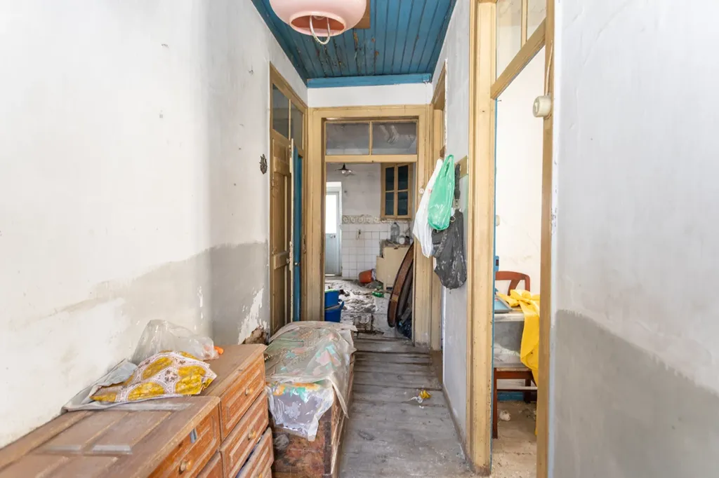 Esik - Two-Unit Building for Renovation in Alhos Vedros