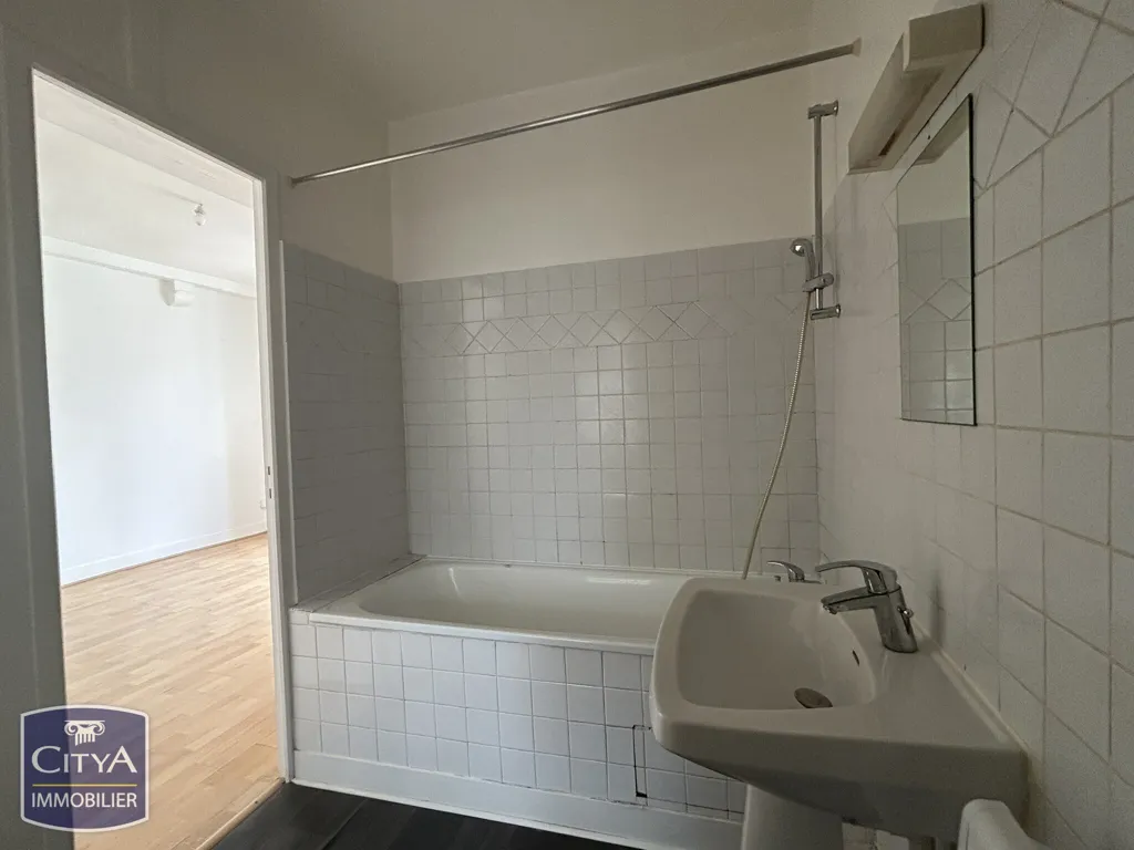 Vannitoad - 1900s Flat with Courtyard View in Blois-Vienne