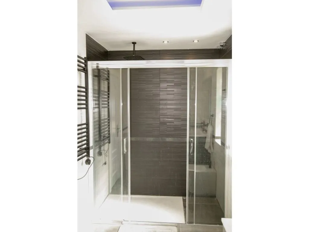 Bathrooms - Four-Bedroom Chalet with Pool near Coín