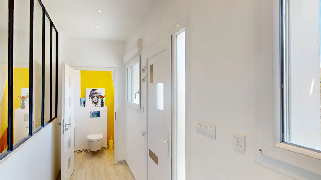 Esik - Modern House with Cathedral Ceiling in Damprichard