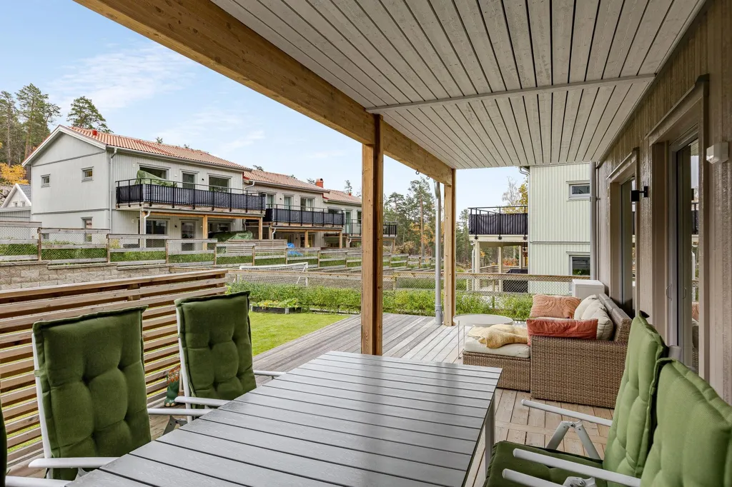 Terrasse - Modern Semi-Detached House with Bråviken View