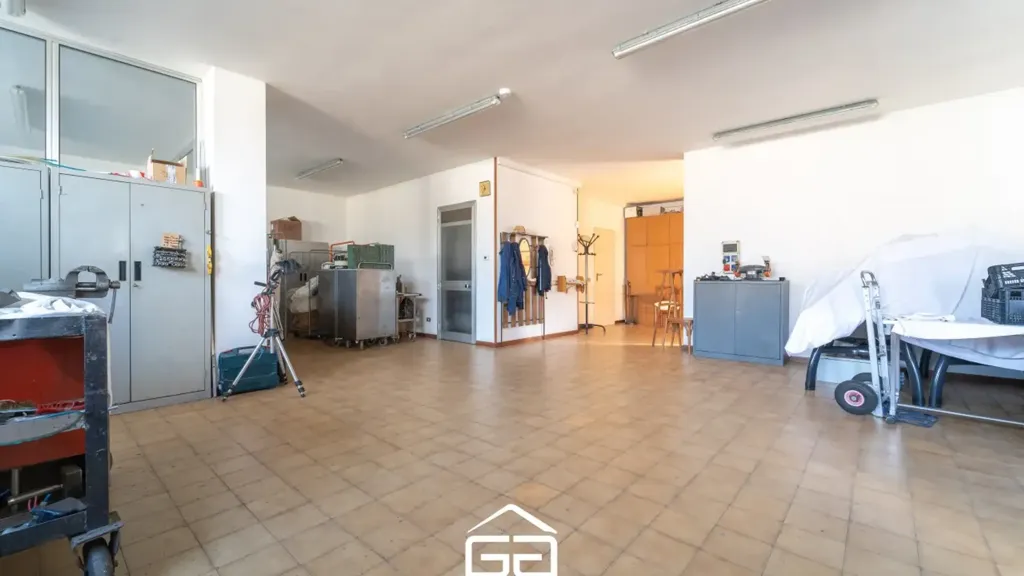 Garaaž - High-Efficiency Villa with Garden in Malo