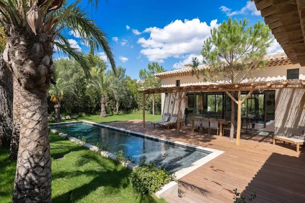 Piscine - Villa Luxueuse avec Piscine à Saint-Tropez