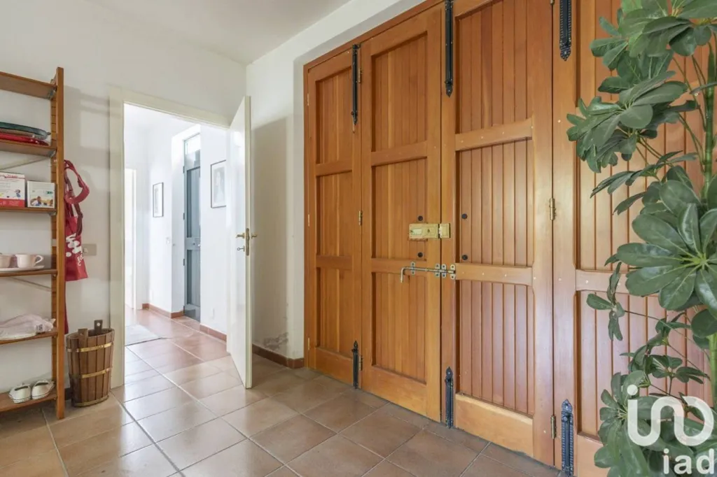 Esik - Spacious House with Balcony in Serra Sant'Abbondio