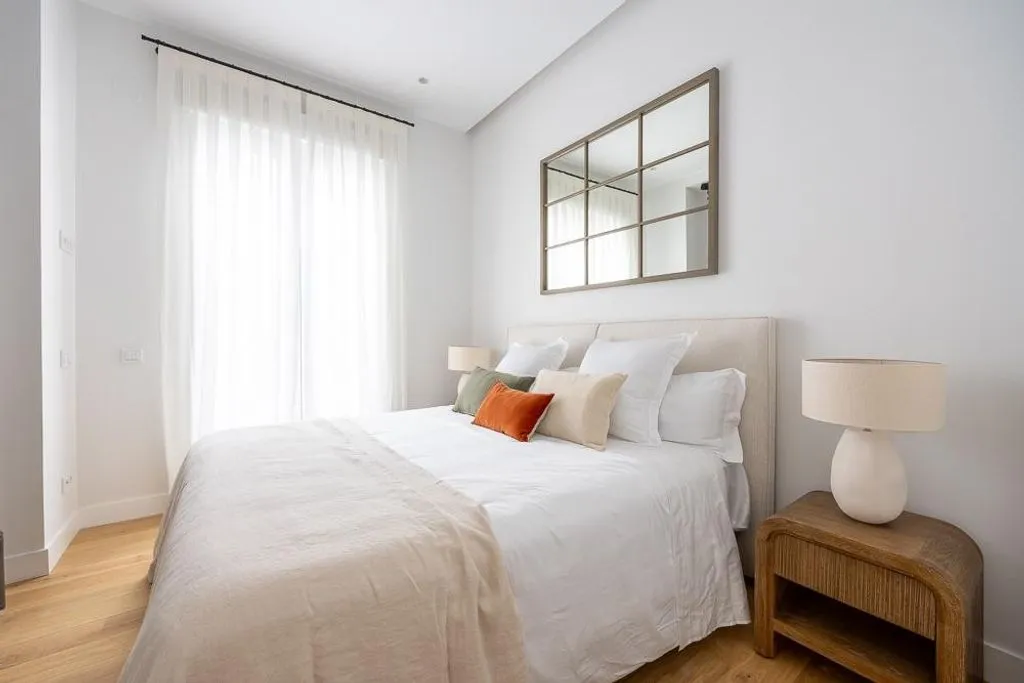 Magamistoad - Luxury East-Facing Apartment in JERONIMOS, Madrid