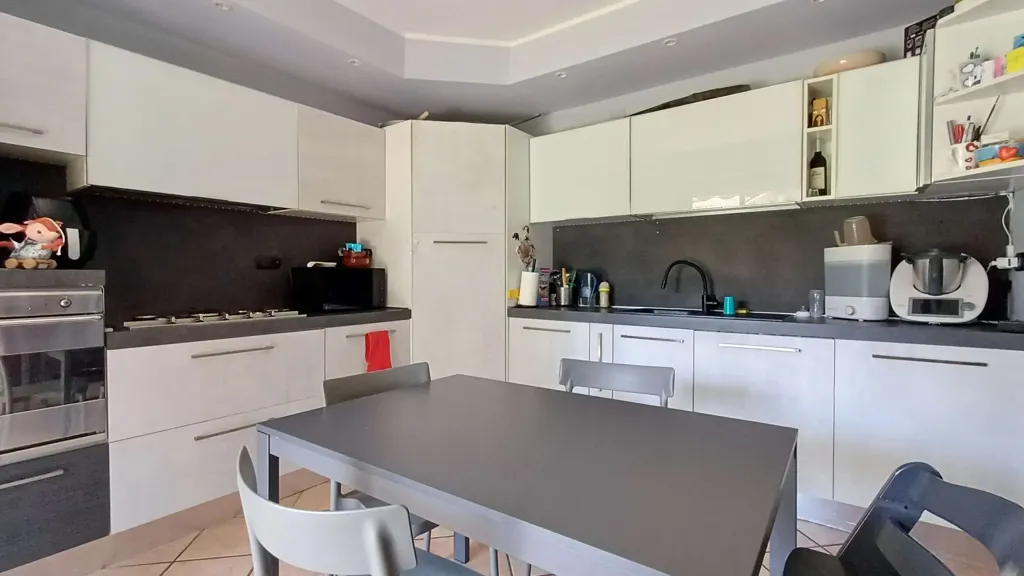 Cuisine - Ground Floor Apartment with Private Garden in Cirie'