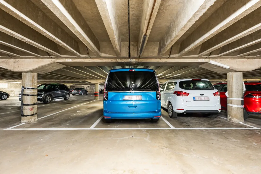 Garage - Appartement avec Vue Panoramique à Deurne