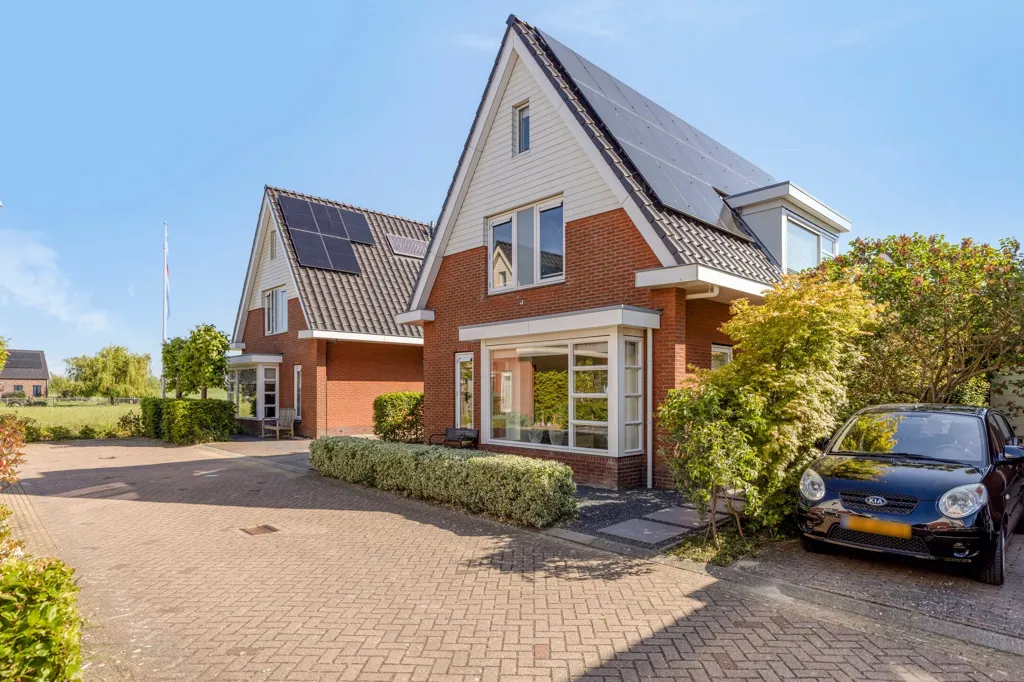 Välivaade - Spacious Villa with Solar Panels in Woubrugge
