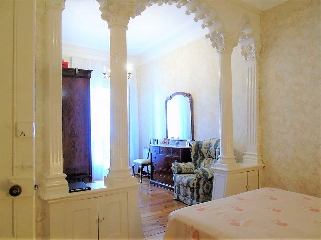 Entrée - Historic Apartment with Balcony in City Centre