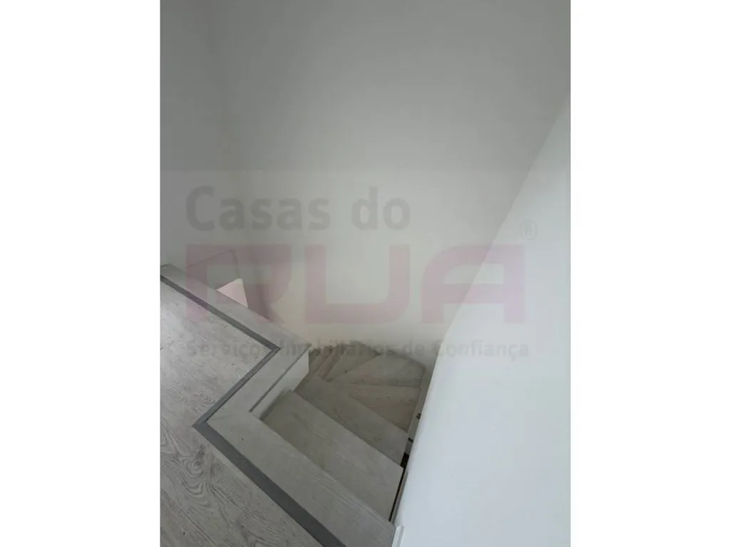 Pièces - Luxury Apartment with Garage in Seixal