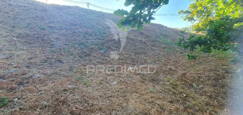 Aed - Urban Plot with River View in Lever