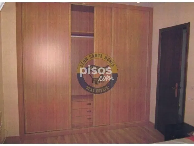 Bedrooms - 3-bedroom house in ES