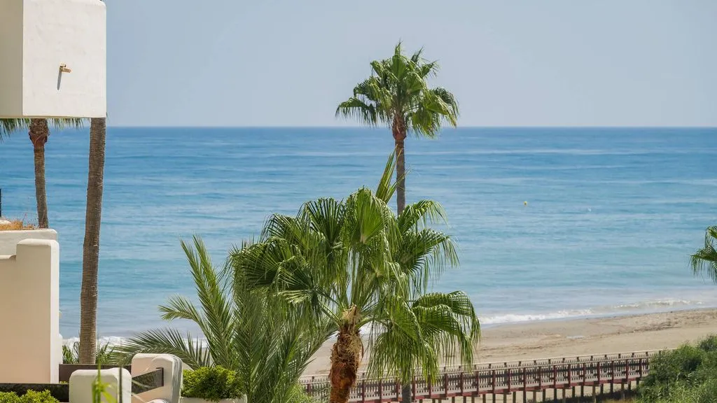 Balcon - Beachfront Penthouse with Rooftop Spa in Estepona