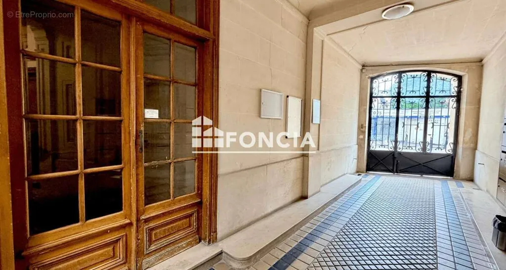 Ingresso - Charming 3-Piece with Ascender in Paris
