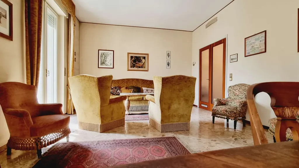 Séjour - Apartment with Balcony in Piacenza