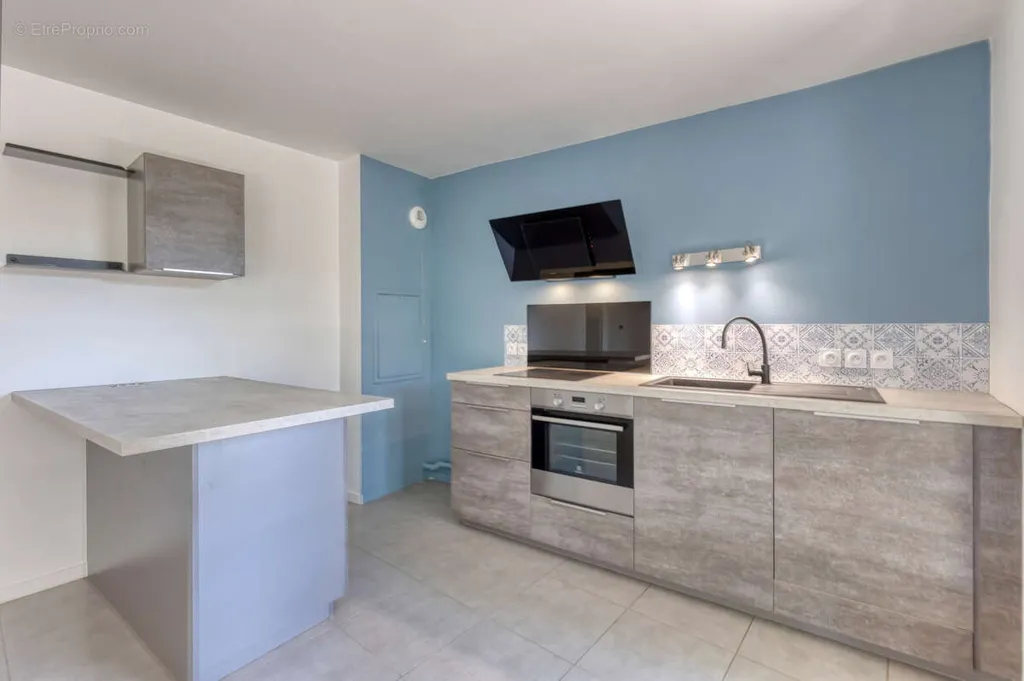 Cuisine - Appartement avec terrasse et parking à Châtelet / Abbaye