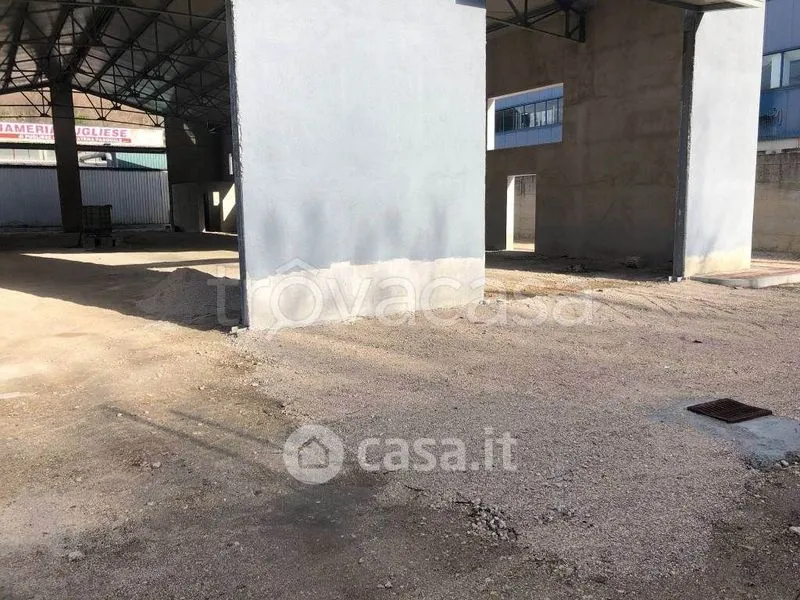 Garage - New Industrial Unit with Dual Access in Forino