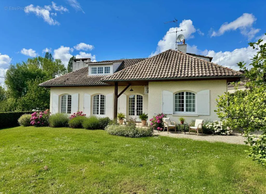Extérieur - Maison de Charme avec Grand Jardin à Saint-Émilion