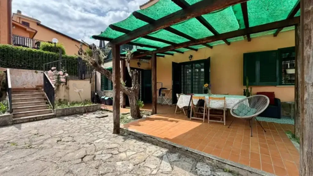 Terrace - Bifamiliar Villa with Private Garden in Rome