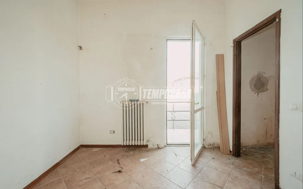 Pièces - Spacious Triplex with Balcony in Vigevano