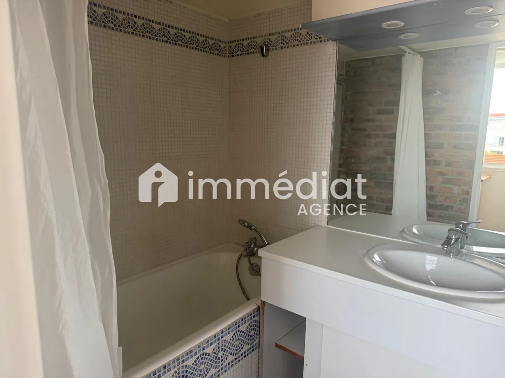 Salles de bain - Studio Sous Comble au Cœur de Rueil-Malmaison