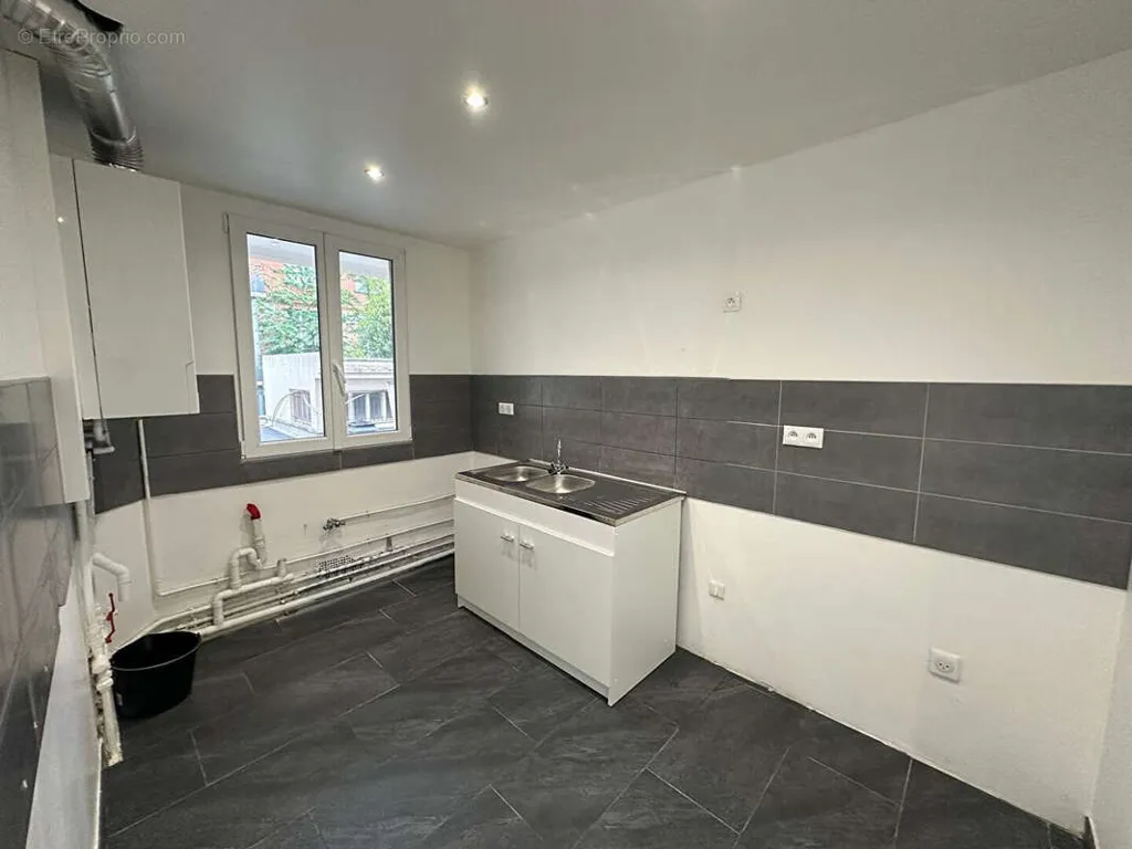 Kitchen - City Centre Flat with Lift in Noisy-le-Sec