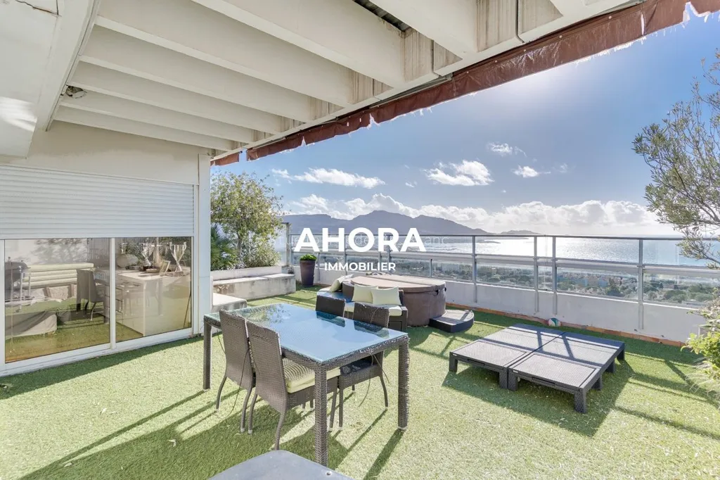 Terrace - Luxury Apartment with Sea View in Marseille