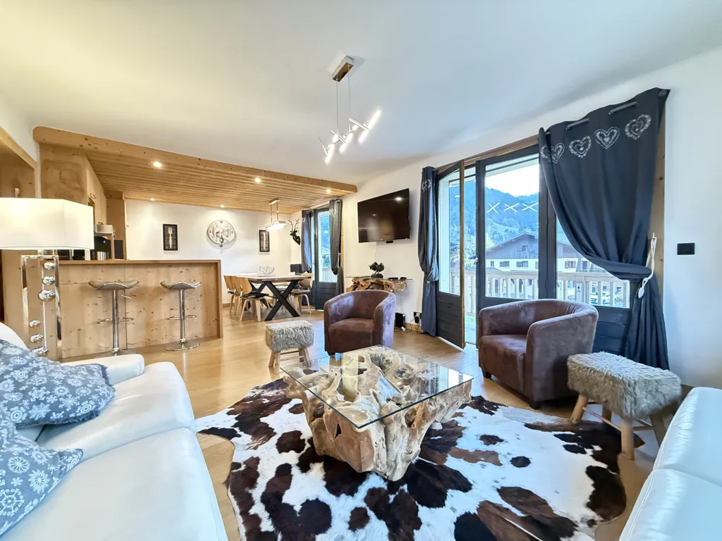 Séjour - Appartement Rénové avec Balcon à Praz-sur-Arly