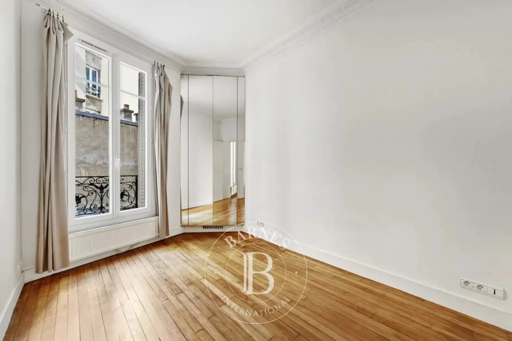 Rooms - 2-Bedroom Parisian Flat with East-West Exposure
