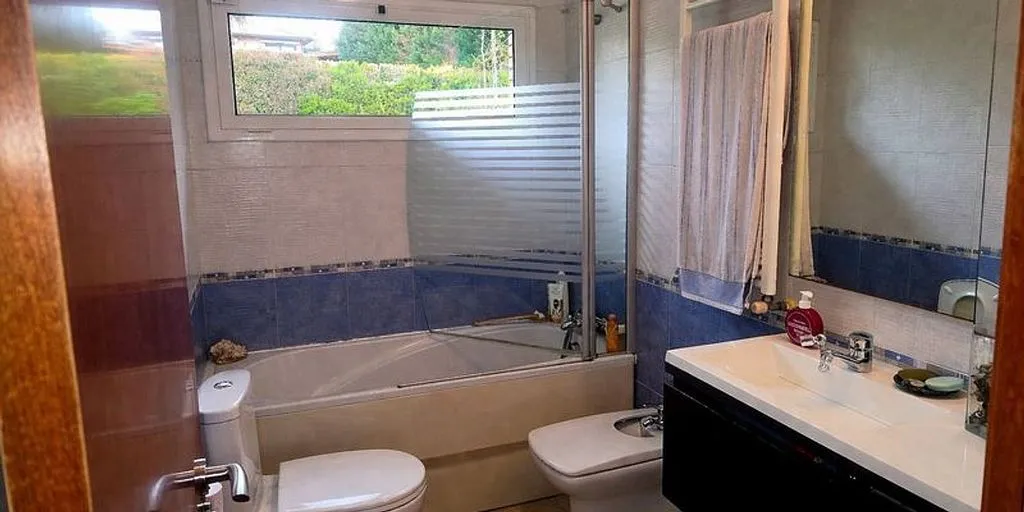 Salles de bain - Luxury Detached House with Wellness Features in Sabadell