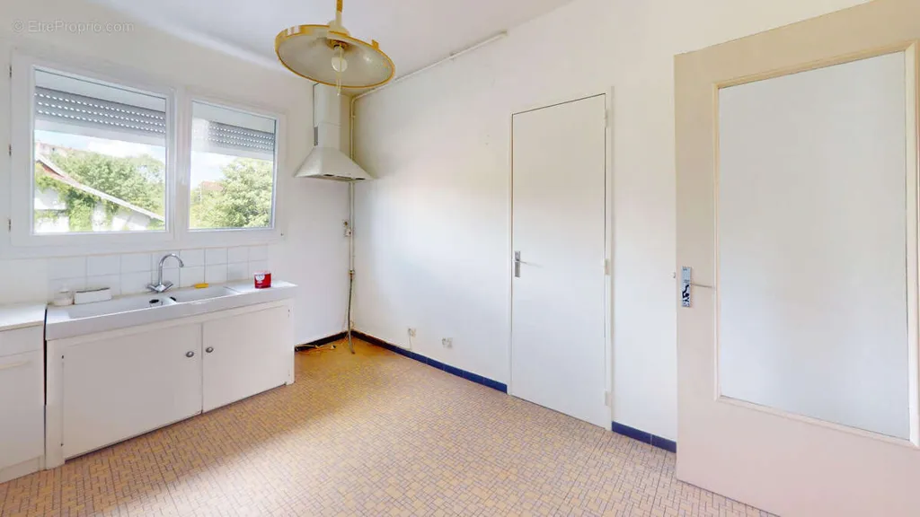 Cuisine - Appartement Traversant avec Balcon à Besançon