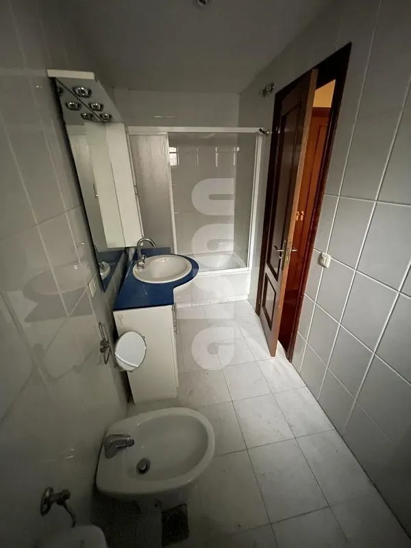 Salles de bain - Apartment with Large Windows in Vigo