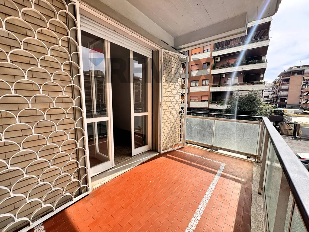 Balcone - Spacious Apartment with Parking in Ostia Ponente