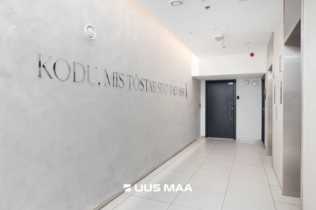 hallway_entrance