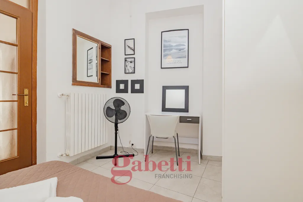 Camere da letto - Appartamento con terrazzino in stabile d'epoca a Milano
