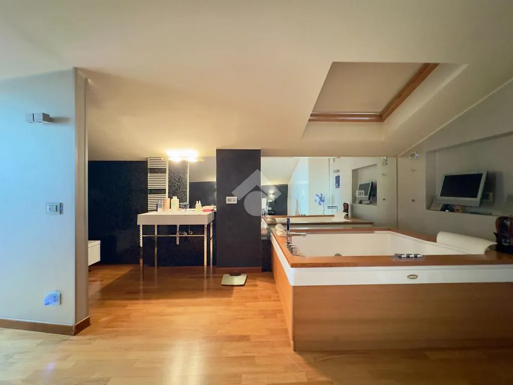Vannitoad - Rustic 3-Bedroom in Crema's Historic Centre
