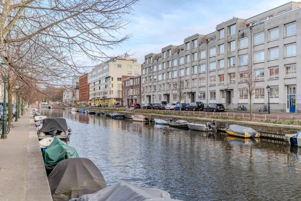 Exterior - Modernised Three-Bedroom Flat with Garden in 's-Gravenhage