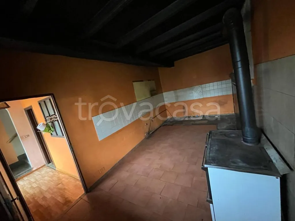 Cuisine - Cascina with Farmhouse Features in Barge