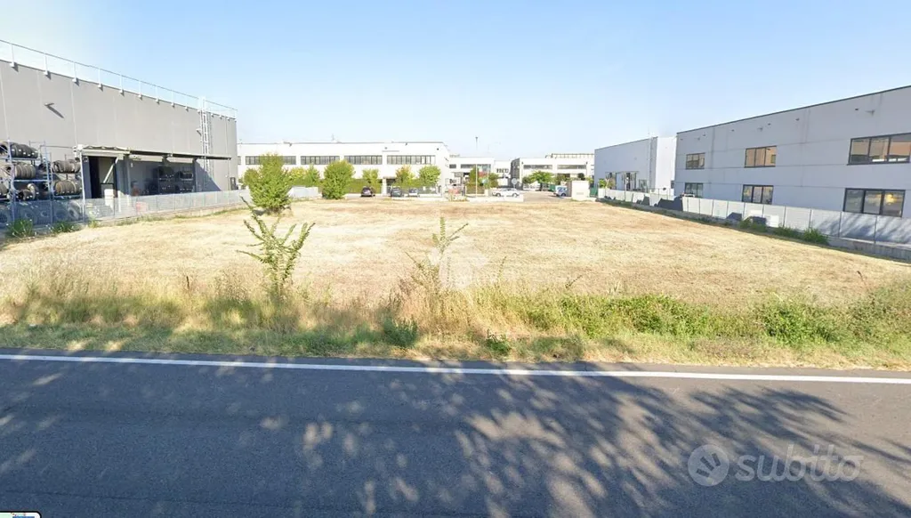 Garden - Buildable Plot with Industrial Potential in Ozzano dell'Emilia