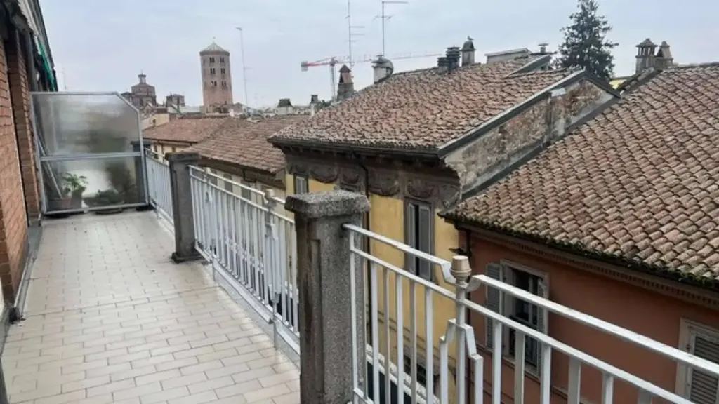 Rõdu - Apartment with Balcony in Piacenza