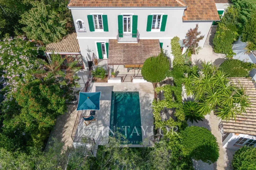 Õhuvaade - Charm House with Pool in Cannes