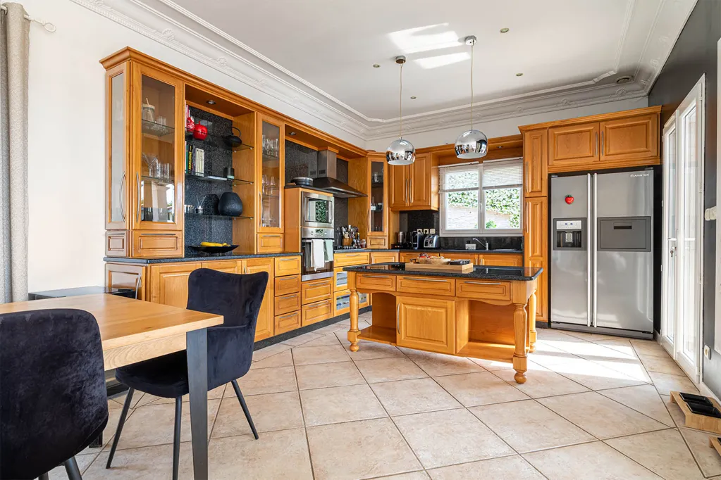 Maison 9 pièces à Pommiers