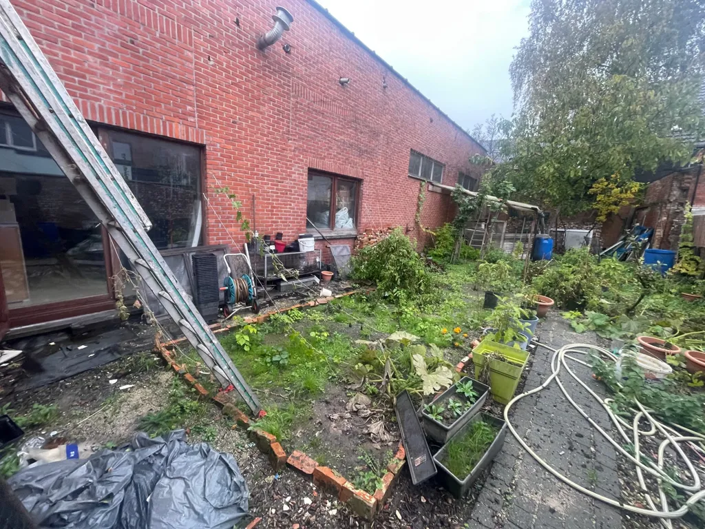 Aed - Renovatable House with Garden in Sint-Niklaas