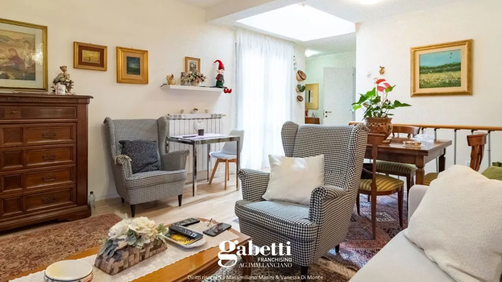 Séjour - Renovated Apartment with Single Aspect in Lanciano